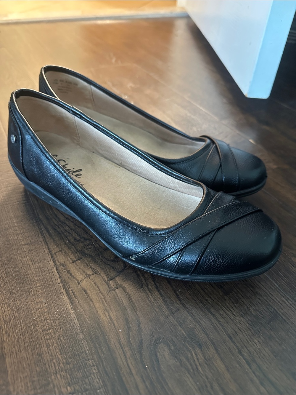 Life Stride Black Leather Women’s Slip-On Ballet Flats
